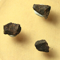 3 Chips Meteorite Jiddat al Harasis 730 - Chondrite from Oman - 0.4g together