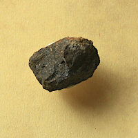 Meteorite Jiddat al Harasis - Chondrite from Oman - 0.8g